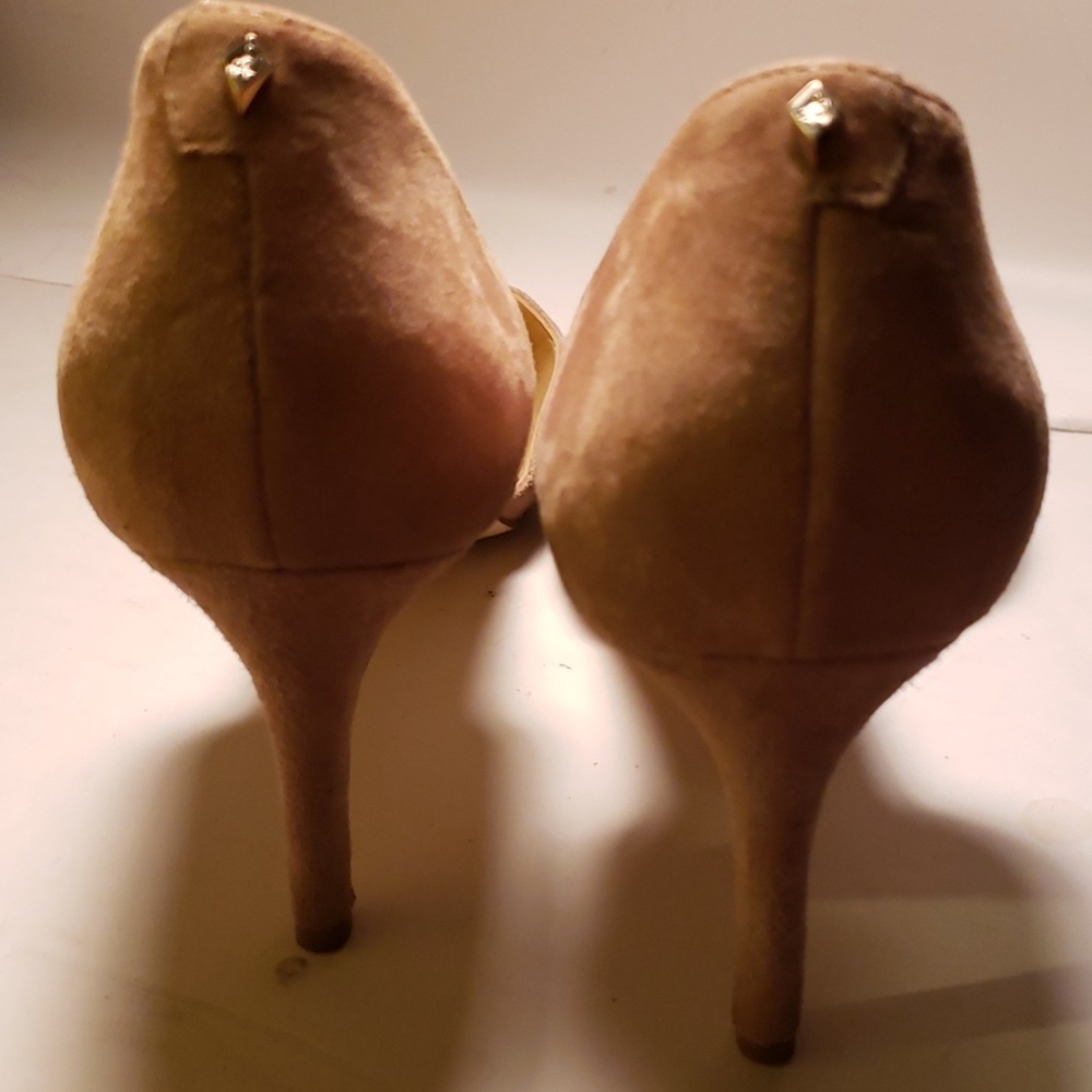 Shoes - Picture 4 of 8